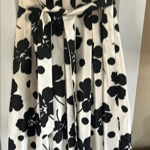 Dress Barn Black and White Floral Midi Dress sz 12 - Picture 4 of 5